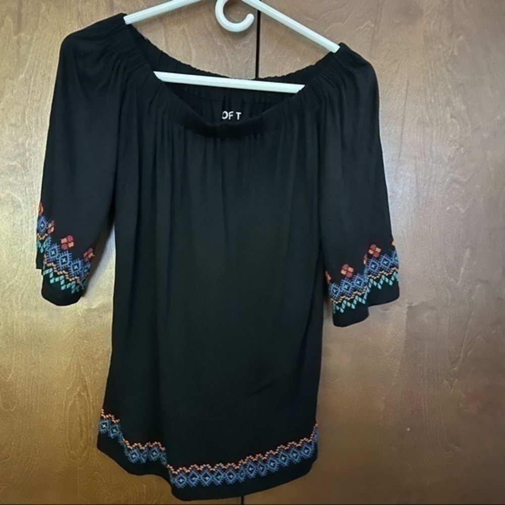 Loft Boho Vibe Off the Shoulder Top XS Embroidered Sleeves/ Bottom Black E/C